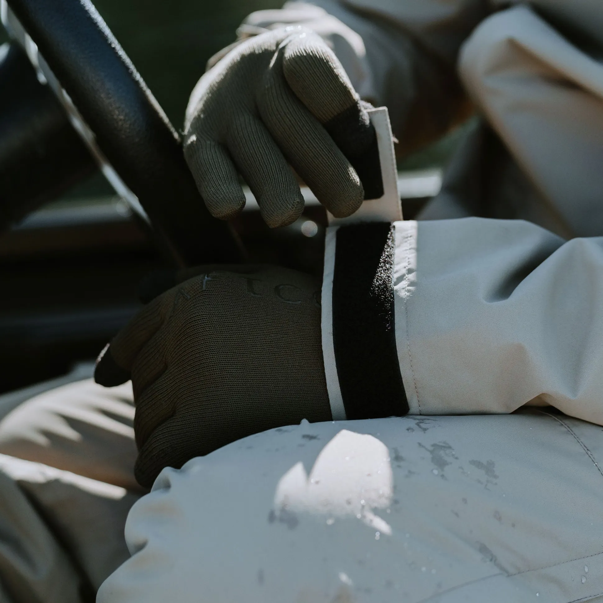 Breakwater Waterproof Fishing Gloves| AFTCO
