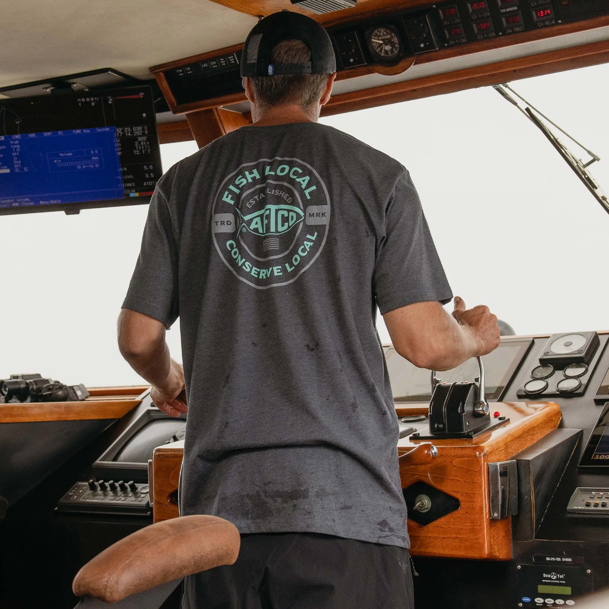 Classico SS Fishing Graphic Tees | AFTCO