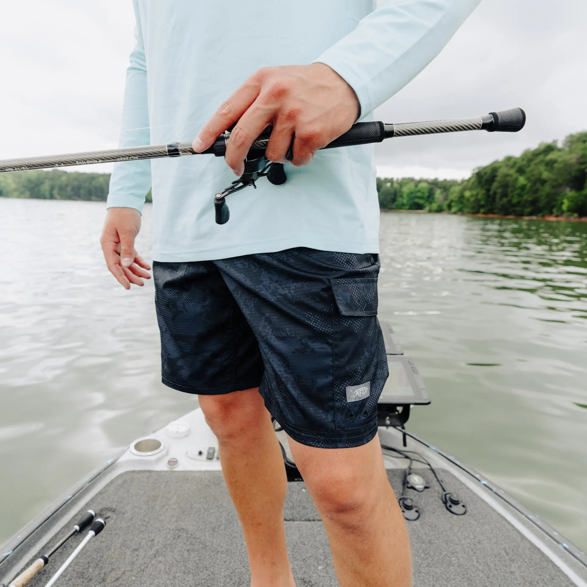 Deckhand Camo Fishing Cargo Shorts | AFTCO